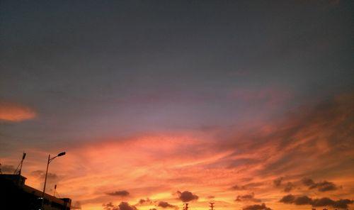 黄昏下的灿烂（夕阳下，彩霞飞舞）