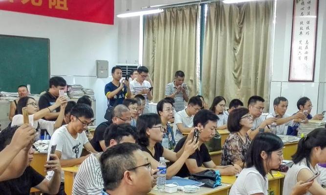 探索未来的教育模式——以创造未来的课堂为例（从教师的思考到实践，创造一个独特的课堂）