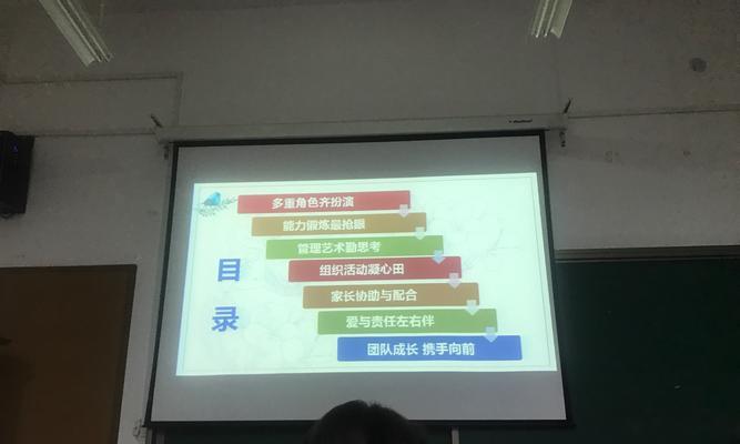 勇敢迈出第一步——一位坚定的年轻女子的成长之路（坚持不懈、敢于尝试，让小菲赢得了成功）