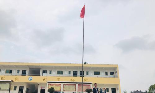 成长伴我诗行——一位少女的诗歌成长史（用诗歌的力量，挑战命运）