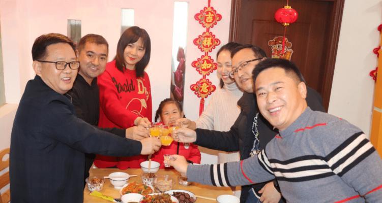 我的春节故事（家人团聚，幸福满满）