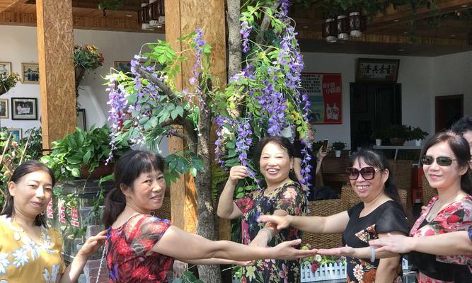 奉献一路芳芬（用爱和奉献为他人点亮生命之光）