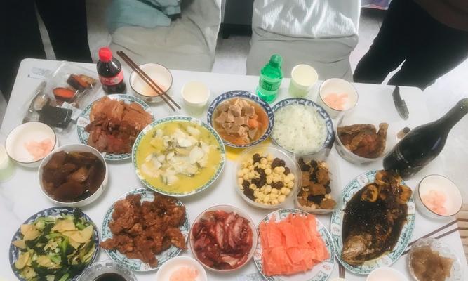 兄妹相聚欢度春节，亲情和谐温馨再续前缘（兄妹相聚欢度春节，亲情和谐温馨再续前缘）