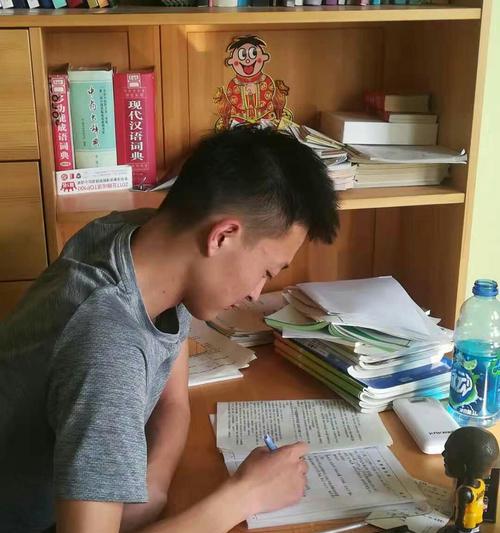 努力学习的小班长（坚持勤奋学习，谱写成长之歌）