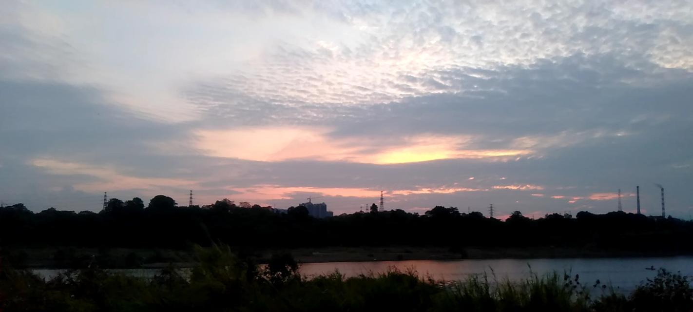 秋意浓（淡淡的秋风中，一段悲伤的爱情故事）