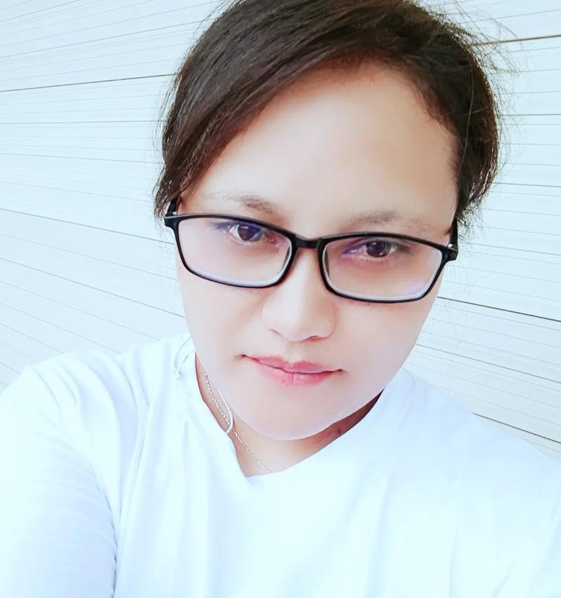 一个小女孩的成长历程（一个小女孩的成长历程）