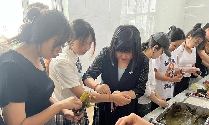 粽香四溢，传统文化在手中（粽香四溢，传统文化在手中）