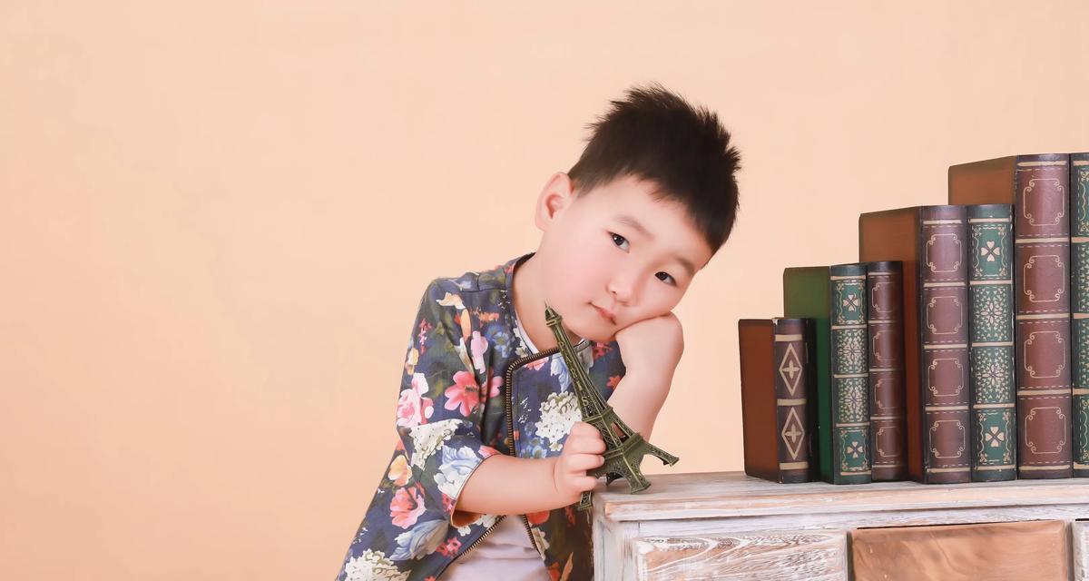 “骑车找朋友”这个瞬间，让小明认识到了勇气和毅力的重要性。