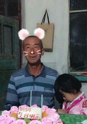 阳光下的微笑（一个孩子教会我如何感恩和善良）