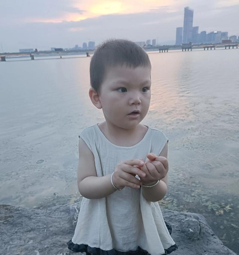 快乐星期天的意外惊喜（三个陌生人的友谊）